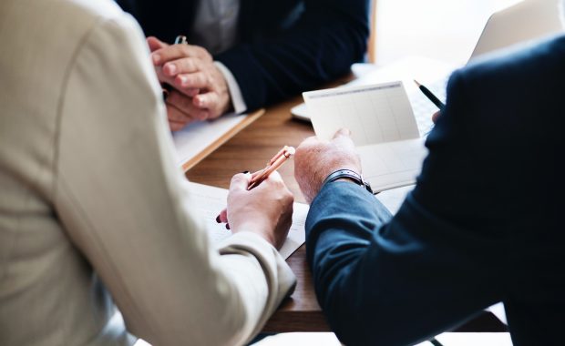 two spouses meet for collaborative divorce